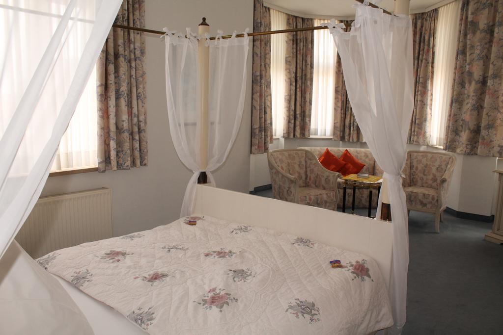 Hotel Fuersteneck Bernburg Δωμάτιο φωτογραφία