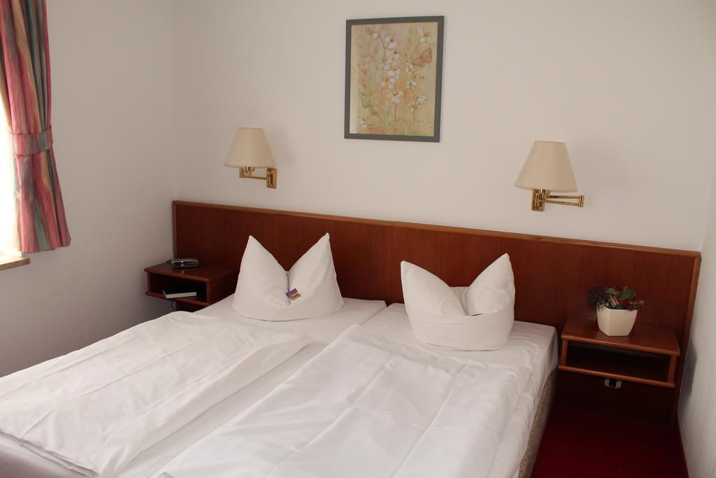 Hotel Fuersteneck Bernburg Δωμάτιο φωτογραφία