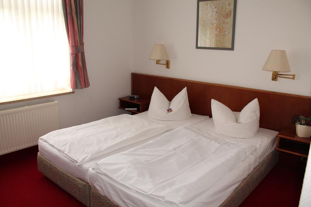 Hotel Fuersteneck Bernburg Δωμάτιο φωτογραφία