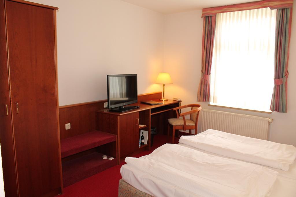Hotel Fuersteneck Bernburg Δωμάτιο φωτογραφία